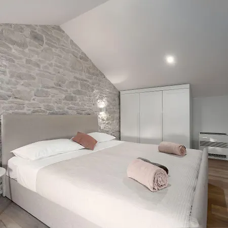 Beeindruckende Steinfinca Mit Privatem Salzwasserpool, Panoramablick Aufs Meer, Grill Semesterbostad Orbanići