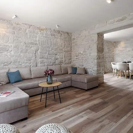 بيت للعطل Beeindruckende Steinfinca Mit Privatem Salzwasserpool, Panoramablick Aufs Meer, Grill Orbanići