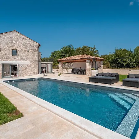 Beeindruckende Steinfinca Mit Privatem Salzwasserpool, Panoramablick Aufs Meer, Grill Orbanići
